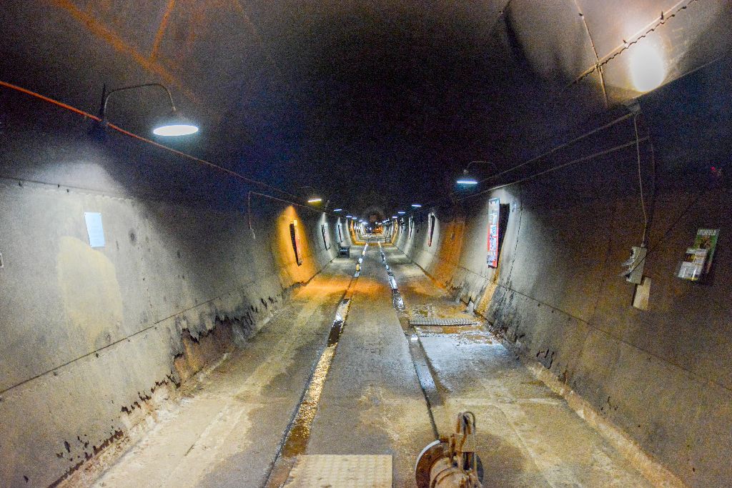 Tunnel als Kerosin-Lager